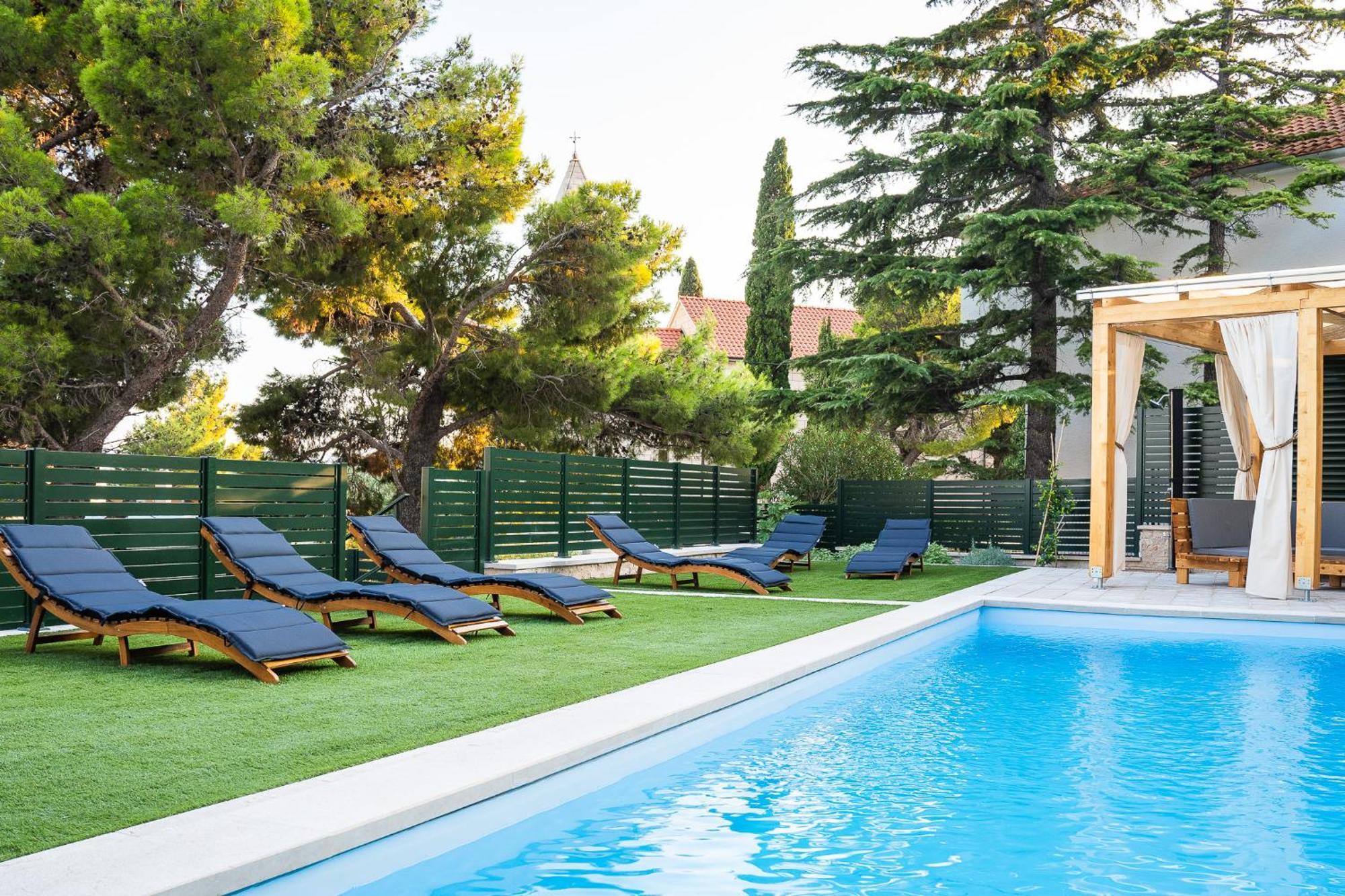 House Boban With Private Pool And Garage Mimice